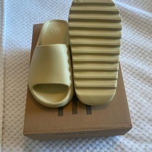 DESERT SAND YEEZY SLIDES